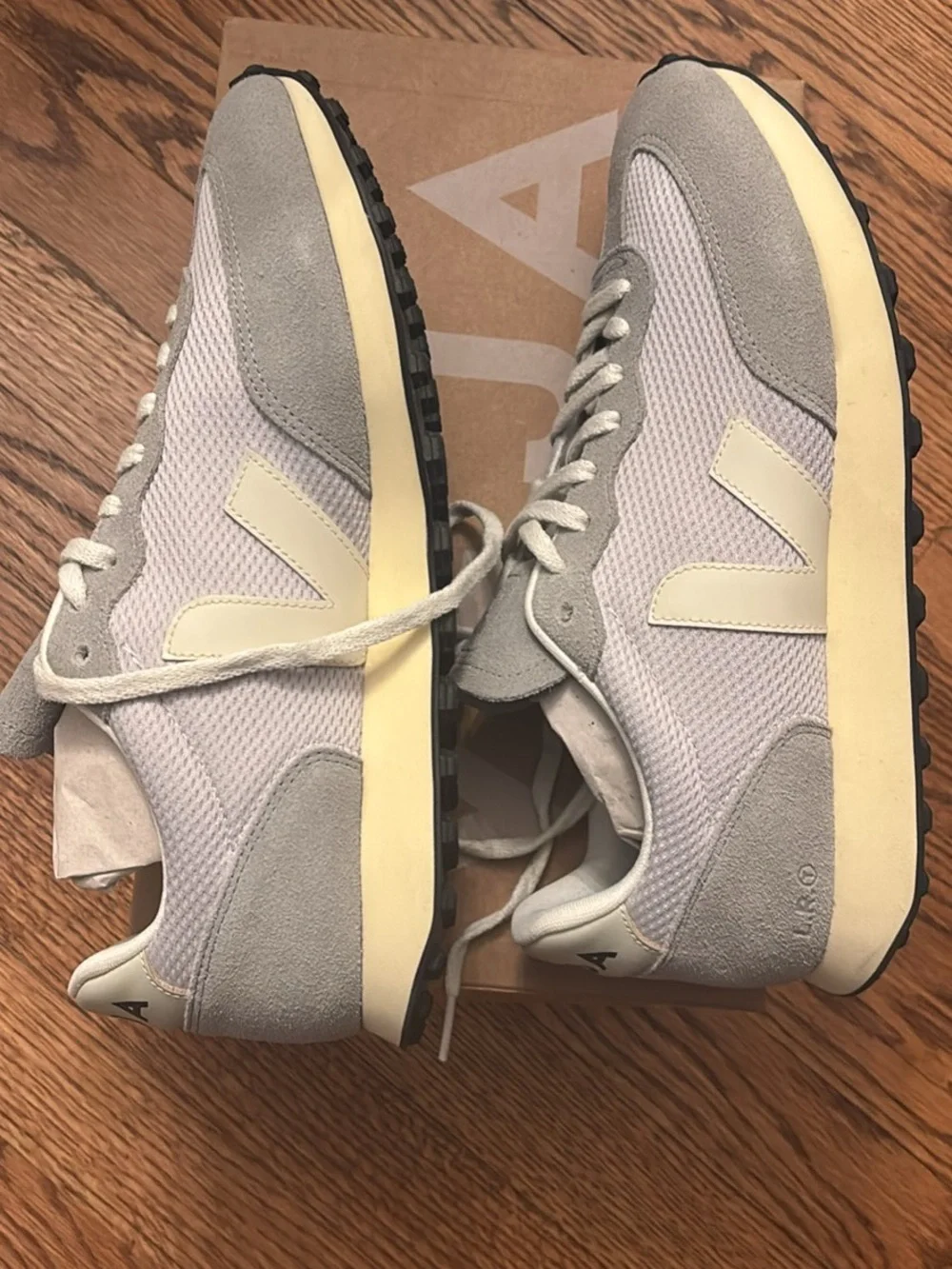 Men’s excellent condition Vejas